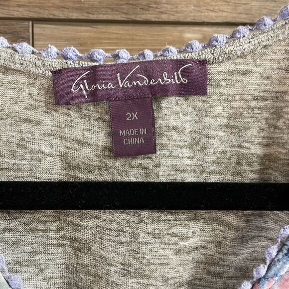 Gloria Vanderbilt Women’s Plus Size Blouse Size 2X Blue Pink Purple Geometric - Picture 3 of 4